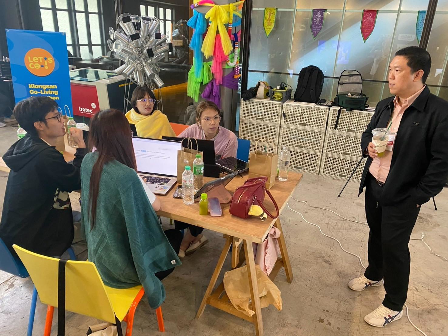 LINE_ALBUM_Co-living Hackathon_251018_1