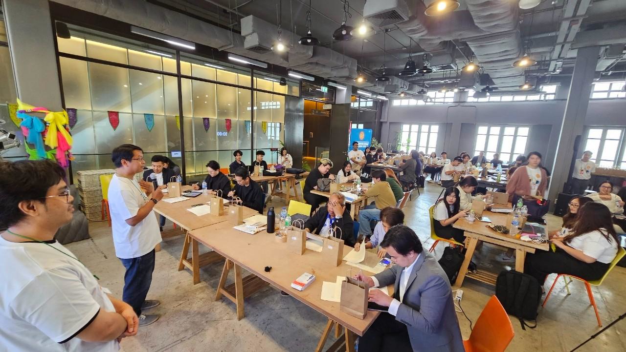 LINE_ALBUM_Co-living Hackathon_251018_18